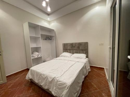 Tempat tidur dalam kamar di Fayb-Sweet-Home-3 - El-Wifaq