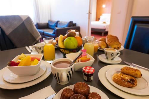 Možnosti snídaně pro hosty v ubytování CERISE Bordeaux Mérignac Aéroport