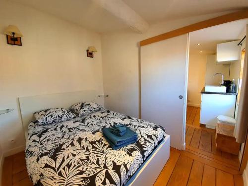 Freshly tastefully renovated apartments in heart of old Antibes