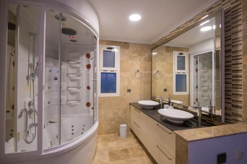 a bathroom with two sinks and a shower at BEACH FRONT SUPER VİLLA Boss 2 in Bodrum City