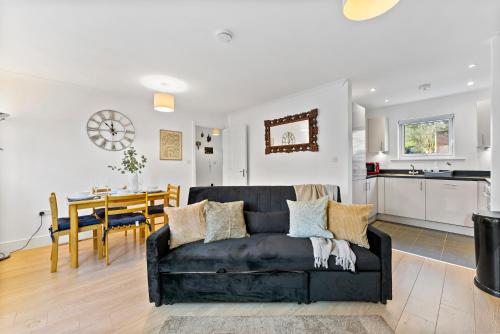 a living room with a couch and a dining room at Winter Sale! Modern 2 Bed Flat in Warwick -Parking in Leek Wootton