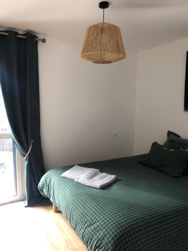 Posteľ alebo postele v izbe v ubytovaní APPARTEMENT AUX PIEDS DES PISTES DE SKI