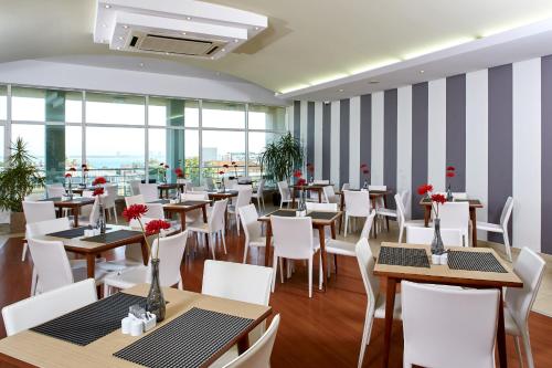 Ресторан / где поесть в Luna Esperanca Centro Hotel