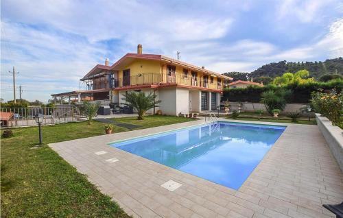 1 Bedroomgorgeous Apartment In Catanzaro Lido