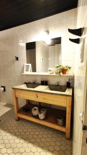 a bathroom with a sink and a mirror at Hostel Tandil in Tandil