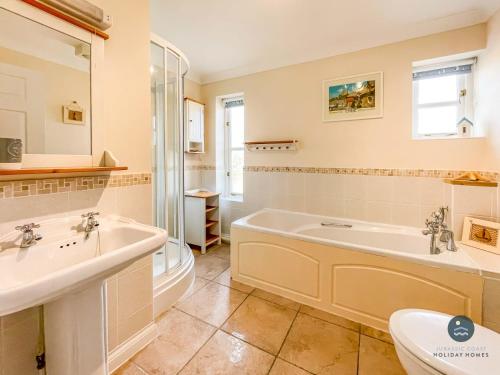 Koupelna v ubytování Wildflower Cottage - Sutton Poyntz
