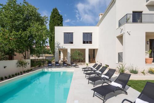 Villa Medici Dalmatia I Five en-suite Bedrooms with Heated Pool, Sauna and Cinema I 1 minute from the Beach