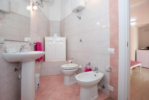 Salle de bains dans l'établissement Affittacamere LE RONDINI