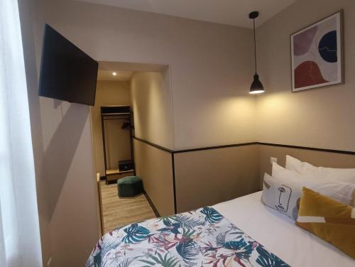 Кровать или кровати в номере Hotel Lilas Blanc