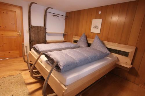 a bedroom with two beds in a room at 4 Barga Blick in Partenen