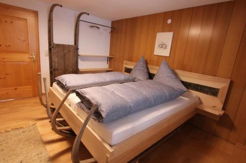 パーテネンにある4 Barga Blickの部屋にベッドが2つある寝室