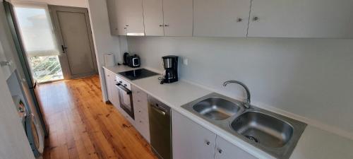 Chalkidiki Appartementsにあるキッチンまたは簡易キッチン