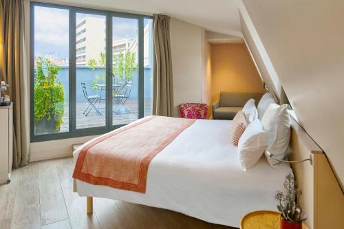 Postel nebo postele na pokoji v ubytování Hôtel Vic Eiffel
