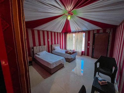 Katil atau katil-katil dalam bilik di Rehana rum luxury camp
