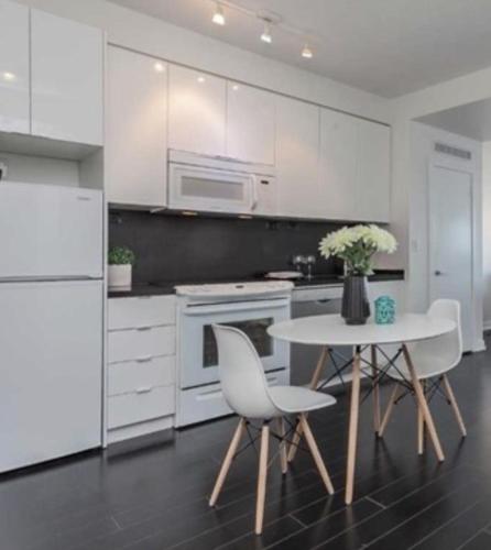 Deluxe Downtown Toronto Condo