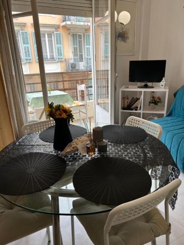 Studio lumineux avec balcon a proximite de la mer