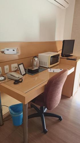 TV a/nebo společenská místnost v ubytování FLAT in HOTEL 4 ESTRELAS - CORAÇÃO DA FARIA LIMA - ÓTIMA LOCALIZAÇÃO