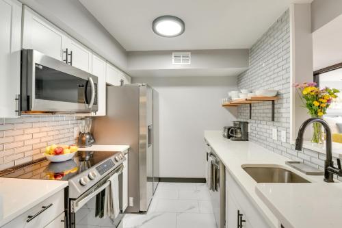 Winter Getaway: Destin Condo by Golf & Dining photo 16