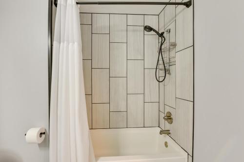 Winter Getaway: Destin Condo by Golf & Dining photo 23