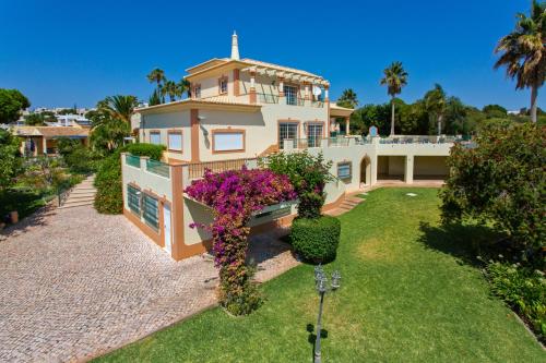 Villa Nenufa by Villa Plus