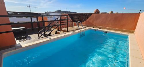 Homes of Spain, Apartamentos Paraiso Vera Playa, Ed Tahiti, Atico B de 2 dormitorios con piscina privada en solárium y barbacoa, pie de playa