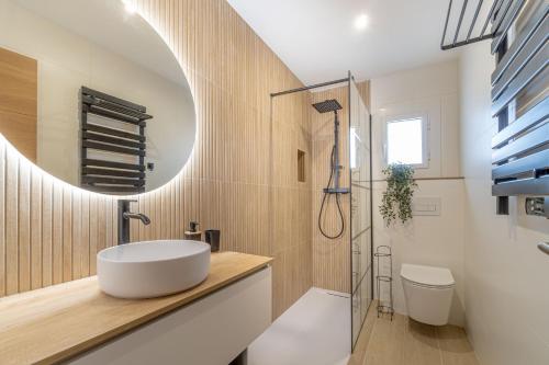 a bathroom with a sink and a mirror at 405-Casa al canal con amarre in Empuriabrava
