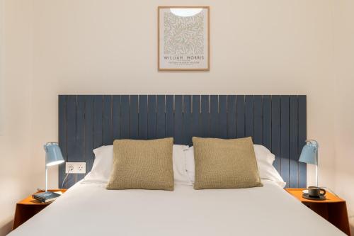 Кровать или кровати в номере Rafael Apartment by Olala Homes
