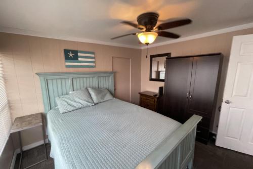 Katil atau katil-katil dalam bilik di Venture Out 108 Gulf Loop New Golf Cart