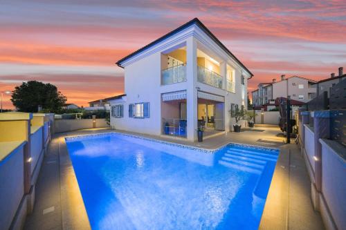 Villa Niki&Gugi near Fažana for 6 people with heated pool & sea view