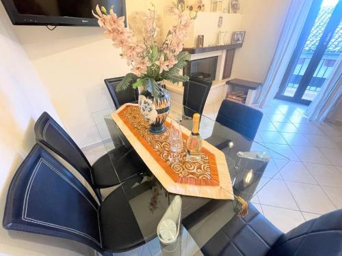 Car Not Necessary Centrally located, up market apt- sleeps 46 - terraceBbq