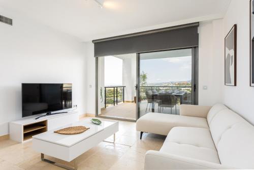 Mediterranean Swing - Acosta 8 Apartment
