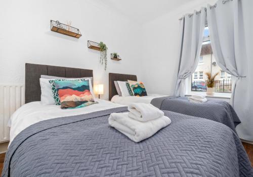 Giường trong phòng chung tại Nicol Apartment by Klass Living Airdrie