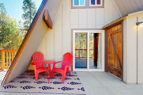 Ein Balkon oder eine Terrasse in der Unterkunft River Bend Chalet