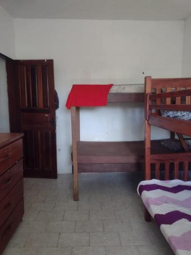 Ein Etagenbett oder Etagenbetten in einem Zimmer der Unterkunft Casa da Praia do Sol