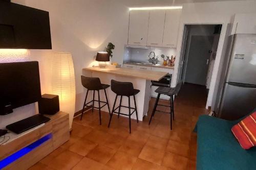 Η κουζίνα ή μικρή κουζίνα στο Studio 4 pers coeur du Lavandou