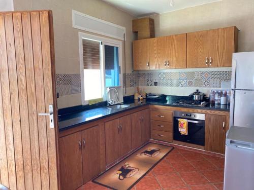 Una cocina o cocineta en Awechtam house