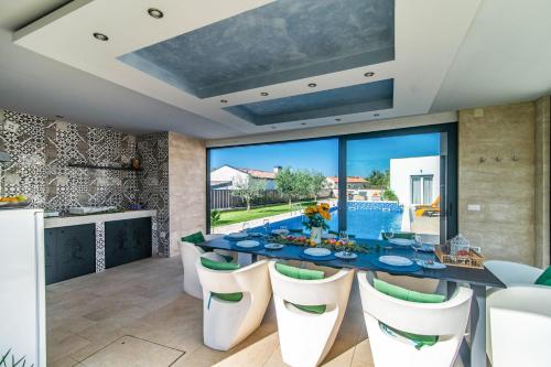 Villa Desiree by Villa Plus – Photos 3