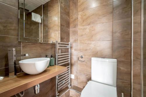 a bathroom with a sink and a toilet at Pipeland Loft, Central, Parking in St. Andrews