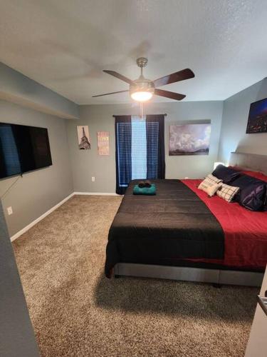 a bedroom with a bed and a ceiling fan at Blue Shark *B542* @ Medical Center Modern 1BR King Apartment in Houston