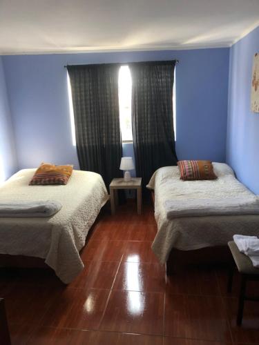 Giường trong phòng chung tại Pedraza house Airport
