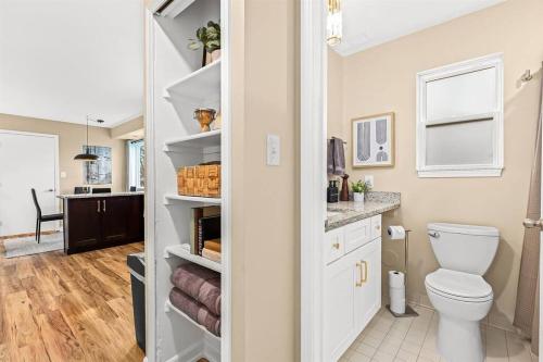a bathroom with a toilet and a kitchen at New! Beautiful 1BR in Sharon Lane in Roseville