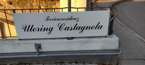 Un segno su una recinzione che dice che la femminilità e' il ghamighamighamighamithing Forsaber di Bellevue- Bellavista a Castagnola