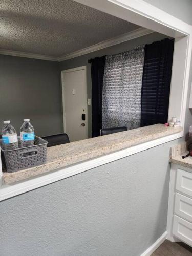 Baño con 2 botellas de agua en una encimera en Blue Shark *H14* @ Montrose Elegant 1BR King Apartment, en Houston