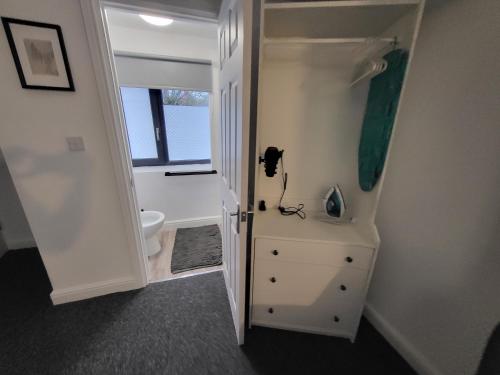 a room with a bathroom with a sink and a toilet at Premier Studios Nottingham - Tring Vale in Nottingham