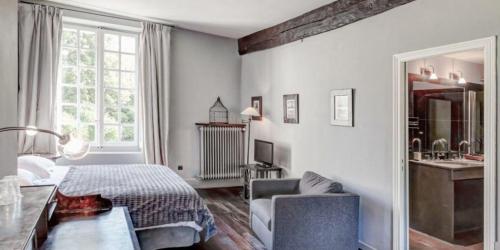 Ένα ή περισσότερα κρεβάτια σε δωμάτιο στο Le Manoir de Villefermoy