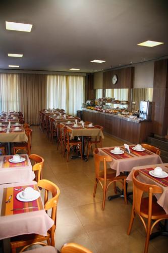 Orion Inn Hotelにあるレストランまたは飲食店