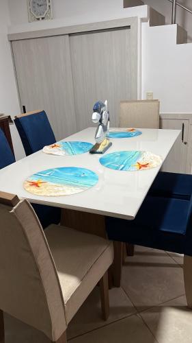 a white table with a sink and two chairs at Departamento Frente al Mar -MANTA in Manta