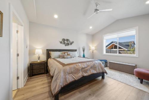 a bedroom with a large bed and a window at Red Door MCA#50500 in Manzanita