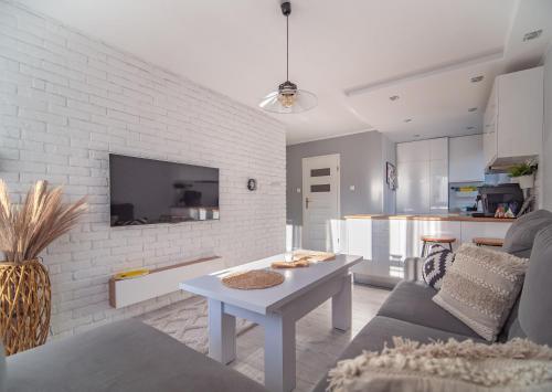 TV a/nebo společenská místnost v ubytování Bianco Apartament