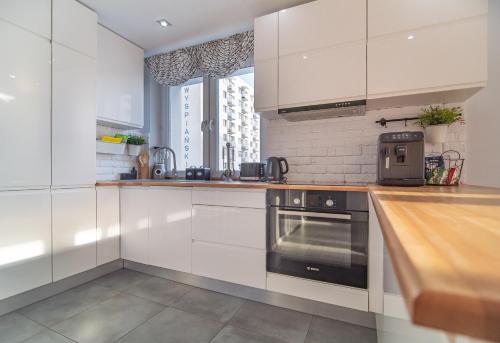 Kuchyň nebo kuchyňský kout v ubytování Bianco Apartament